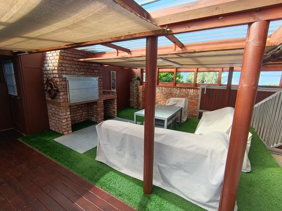 4 Bedroom Property for Sale in Herolds Bay Western Cape